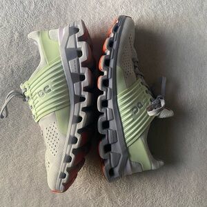 EUC On Cloudswift Running Shoes in Lime and Gray